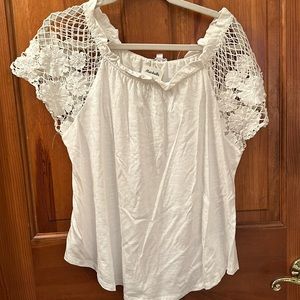 White top with lace sleeves